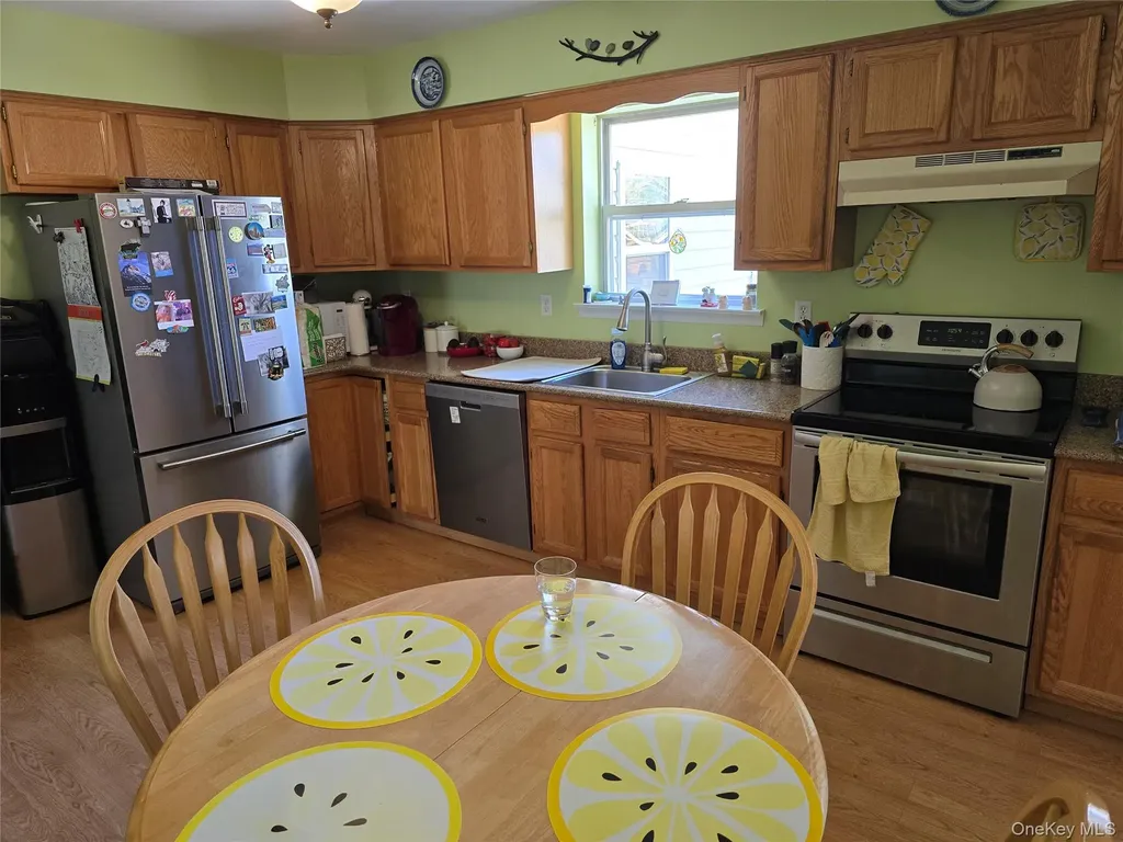 92 Hawthorne Street Mastic NY 11950