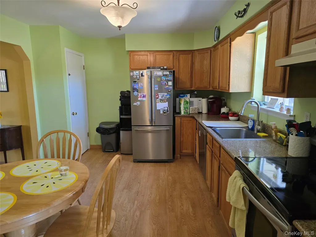 92 Hawthorne Street Mastic NY 11950