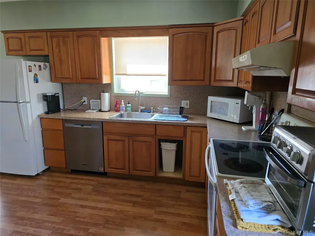 92 Hawthorne Street Mastic NY 11950