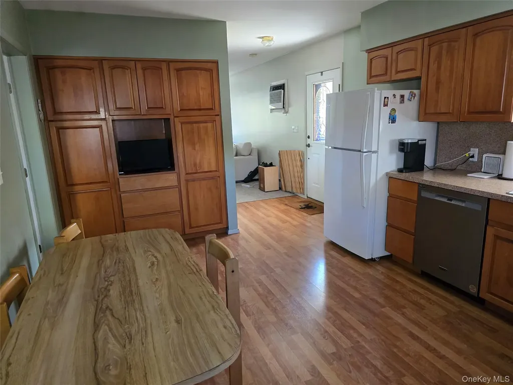 92 Hawthorne Street Mastic NY 11950