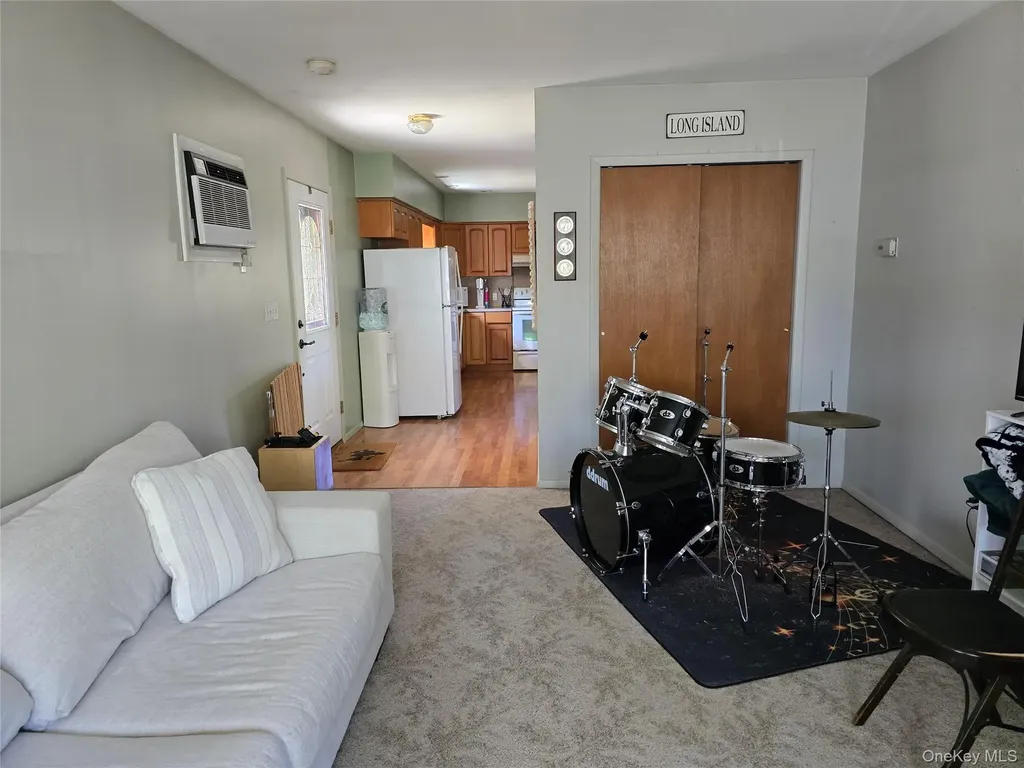 92 Hawthorne Street Mastic NY 11950