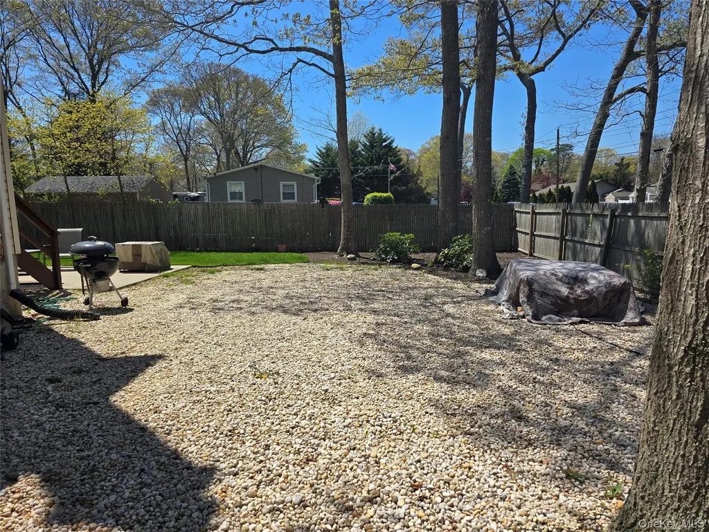 92 Hawthorne Street Mastic NY 11950