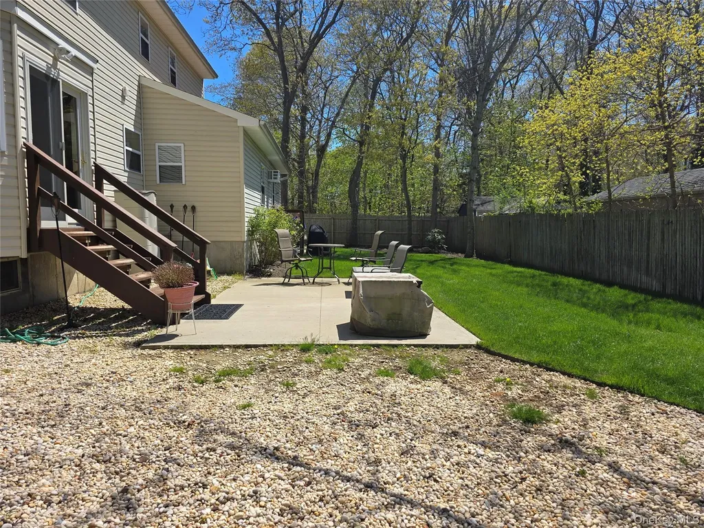 92 Hawthorne Street Mastic NY 11950