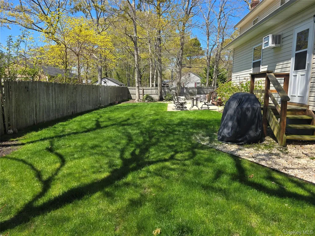 92 Hawthorne Street Mastic NY 11950
