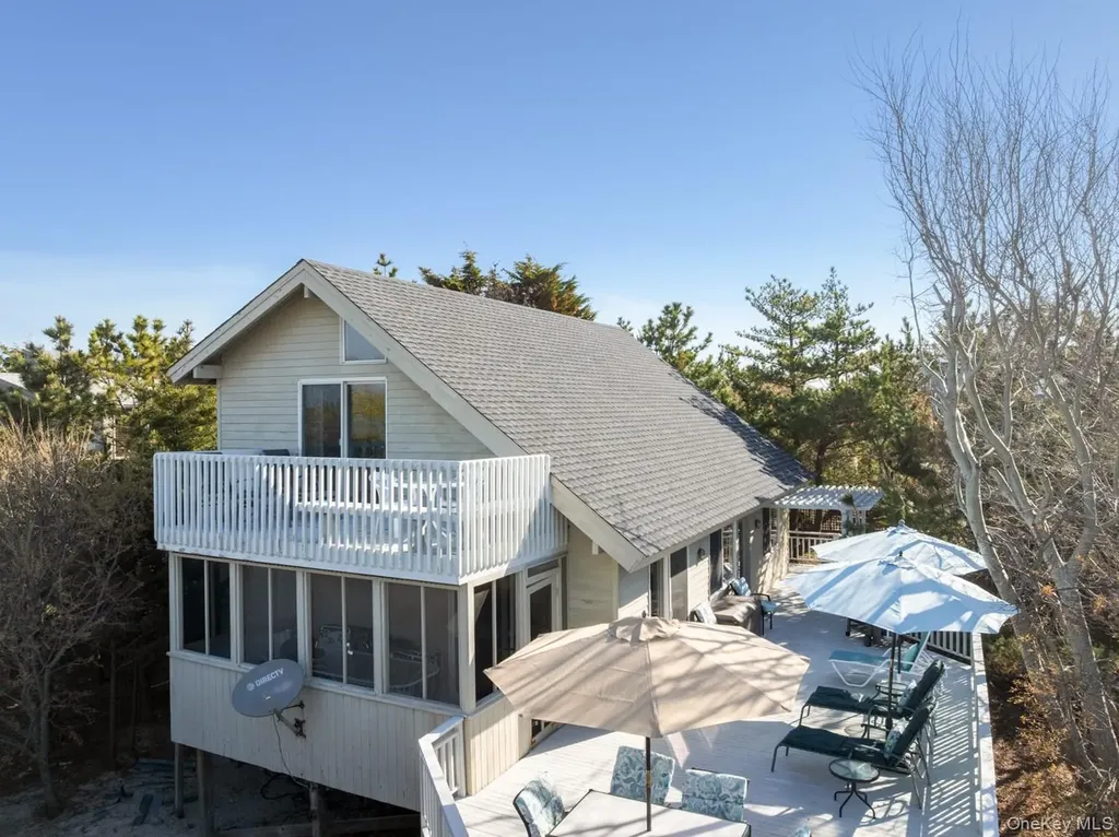 200 Clipper Road Corneille Estates NY 11706
