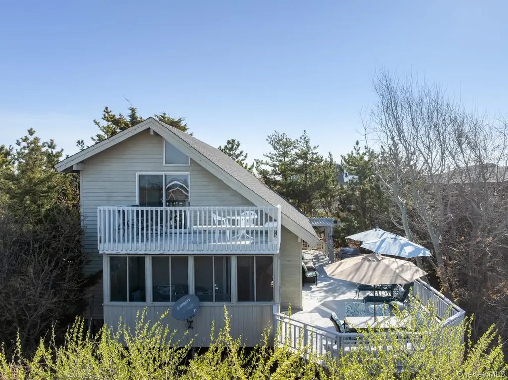 200 Clipper Road Corneille Estates NY 11706