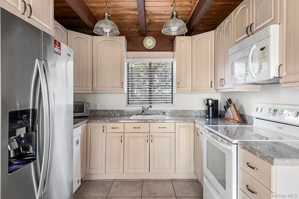 200 Clipper Road Corneille Estates NY 11706