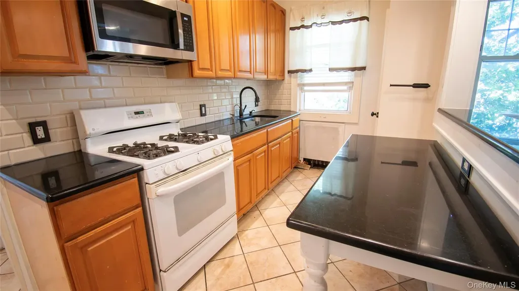 840 Seaman Avenue E Baldwin NY 11510