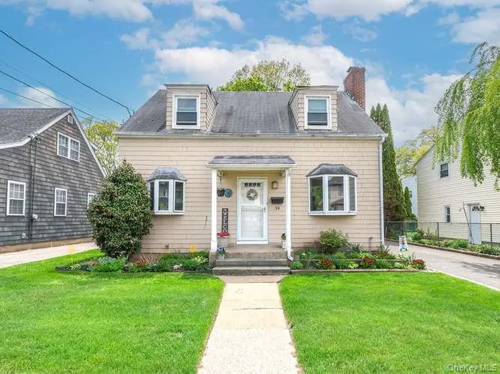 34 Maple Street Greenvale NY 11548