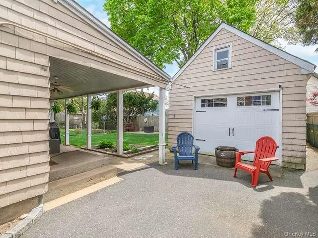34 Maple Street Greenvale NY 11548