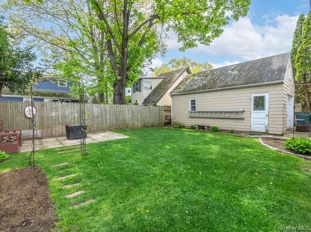 34 Maple Street Greenvale NY 11548