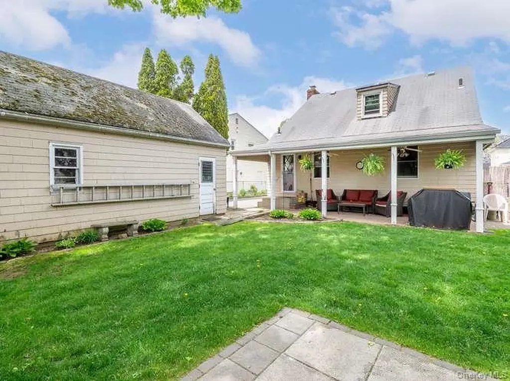 34 Maple Street Greenvale NY 11548