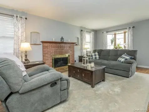 34 Maple Street Greenvale NY 11548
