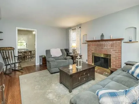 34 Maple Street Greenvale NY 11548