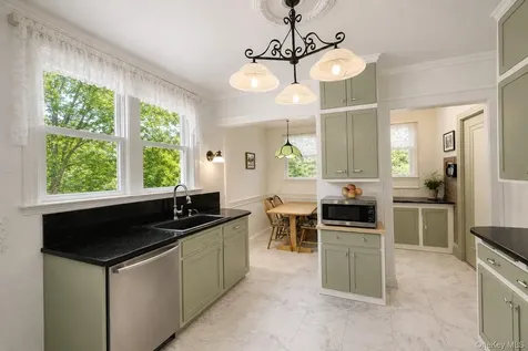 130 E Cedar Street Fleetwood NY 10552