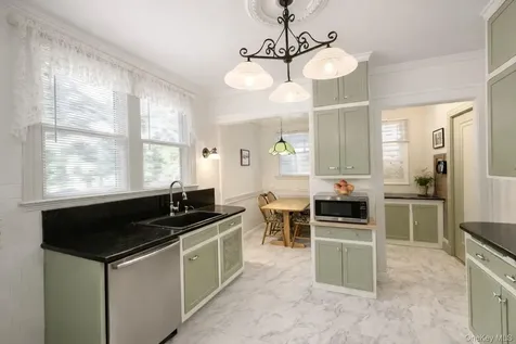130 E Cedar Street Fleetwood NY 10552