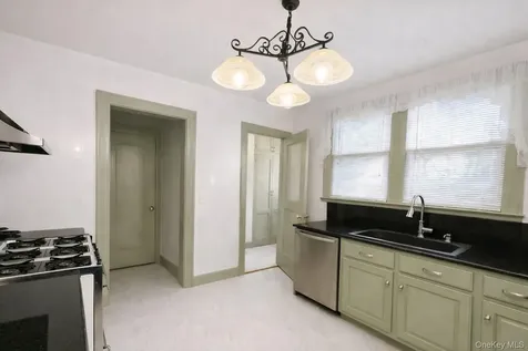130 E Cedar Street Fleetwood NY 10552