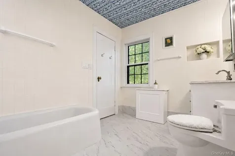 130 E Cedar Street Fleetwood NY 10552