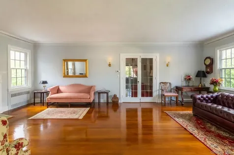 130 E Cedar Street Fleetwood NY 10552