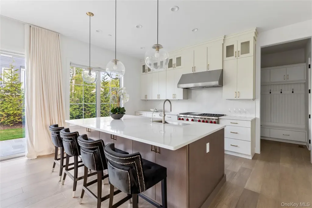 1 Sequoia Circle Manhasset NY 11030