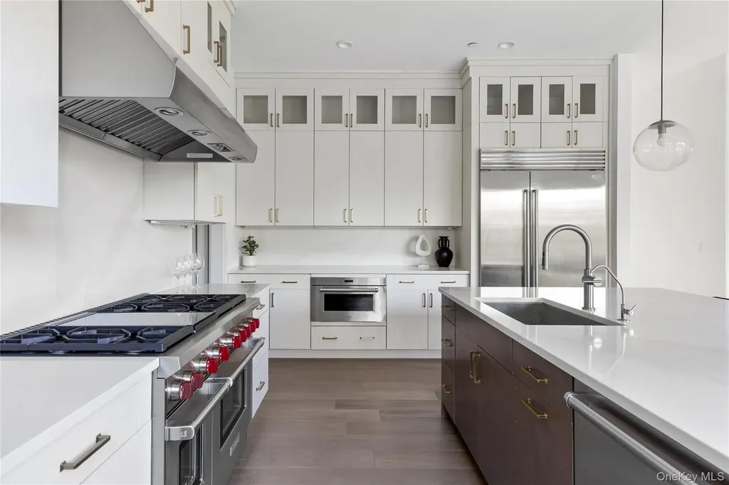1 Sequoia Circle Manhasset NY 11030