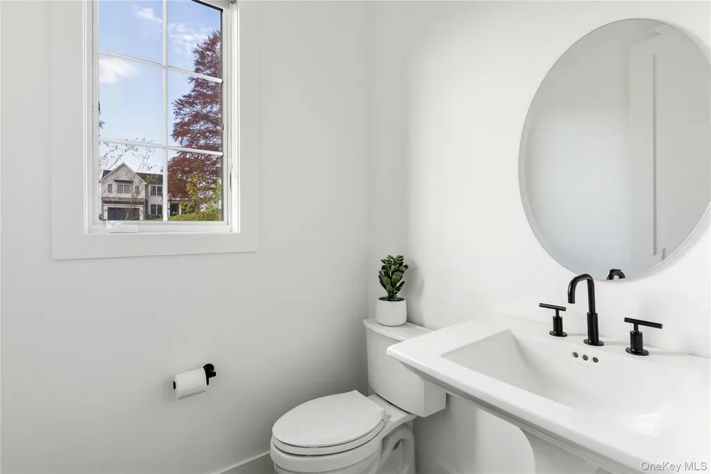 1 Sequoia Circle Manhasset NY 11030