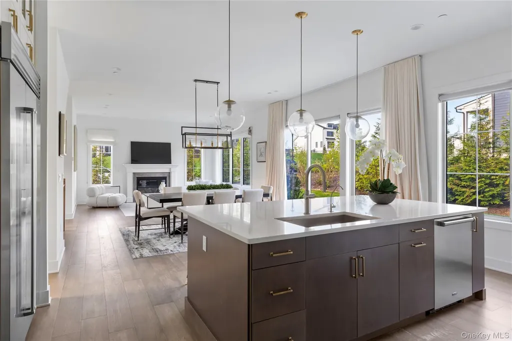 1 Sequoia Circle Manhasset NY 11030