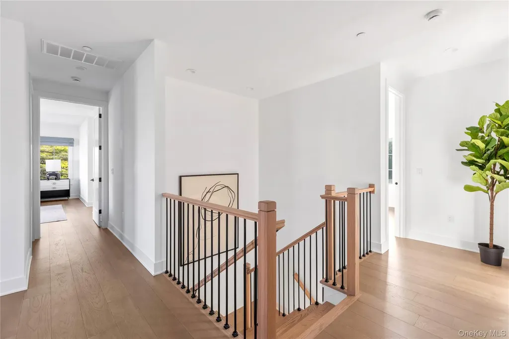 1 Sequoia Circle Manhasset NY 11030