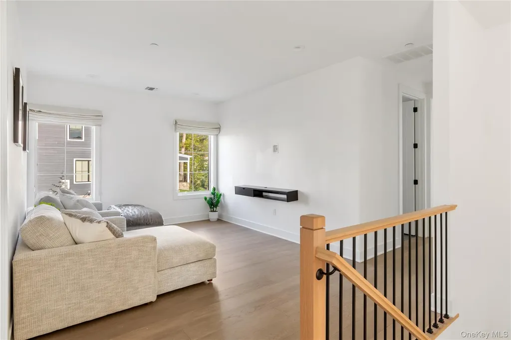 1 Sequoia Circle Manhasset NY 11030