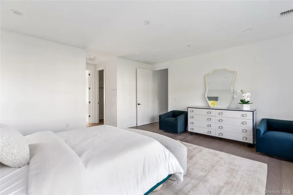 1 Sequoia Circle Manhasset NY 11030