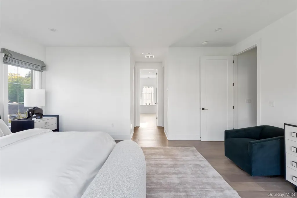 1 Sequoia Circle Manhasset NY 11030
