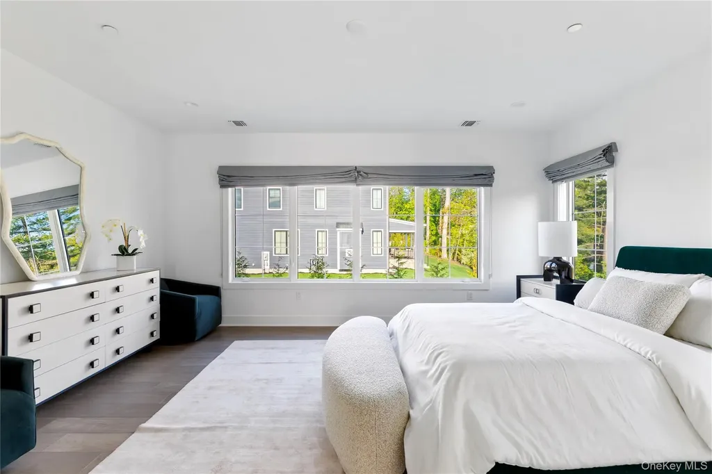 1 Sequoia Circle Manhasset NY 11030