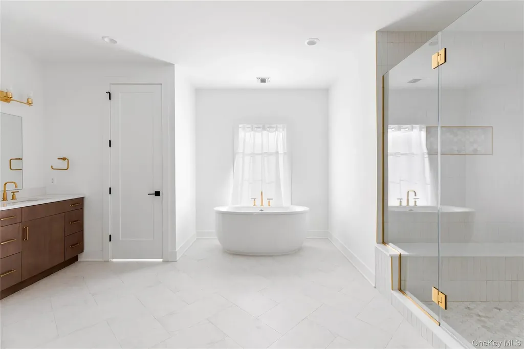 1 Sequoia Circle Manhasset NY 11030