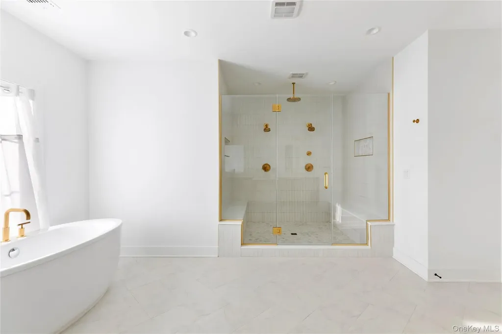 1 Sequoia Circle Manhasset NY 11030