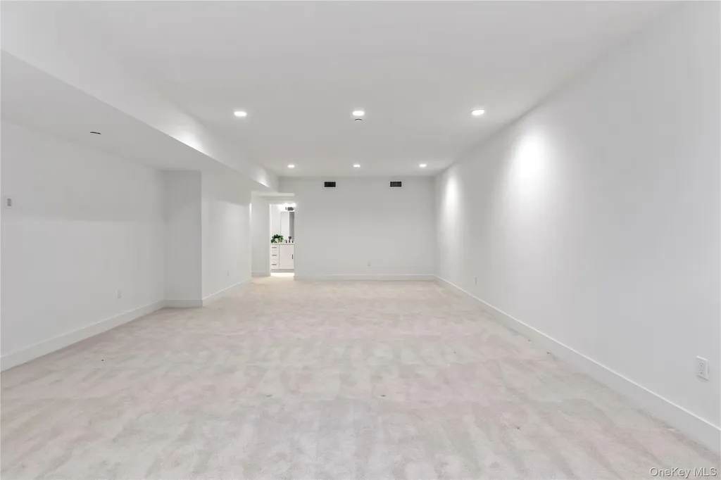 1 Sequoia Circle Manhasset NY 11030