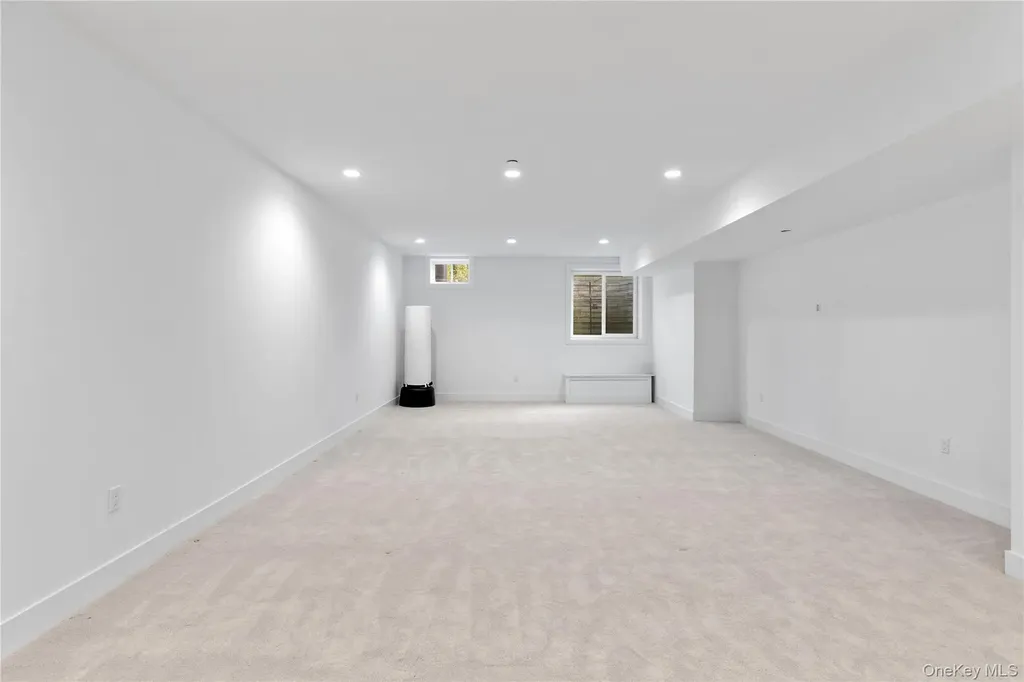 1 Sequoia Circle Manhasset NY 11030
