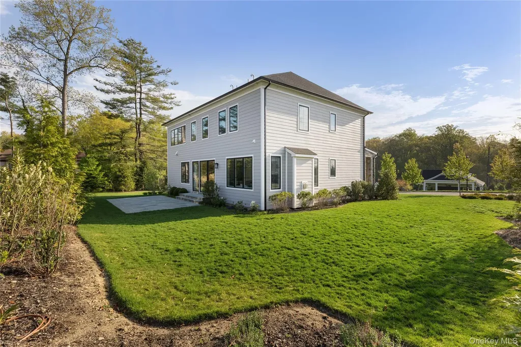 1 Sequoia Circle Manhasset NY 11030