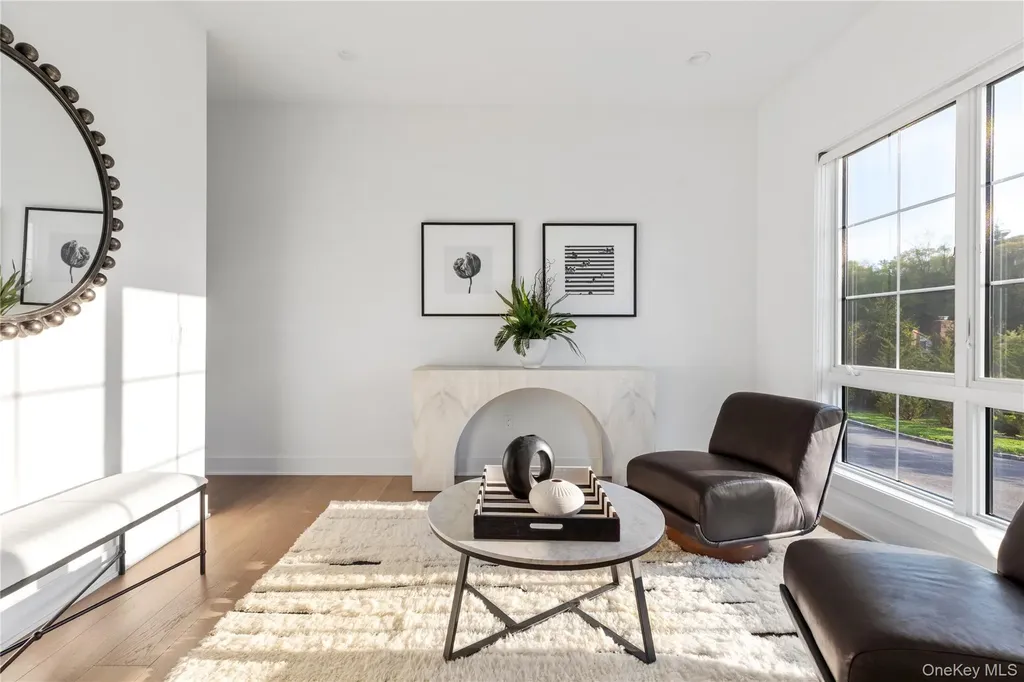 1 Sequoia Circle Manhasset NY 11030