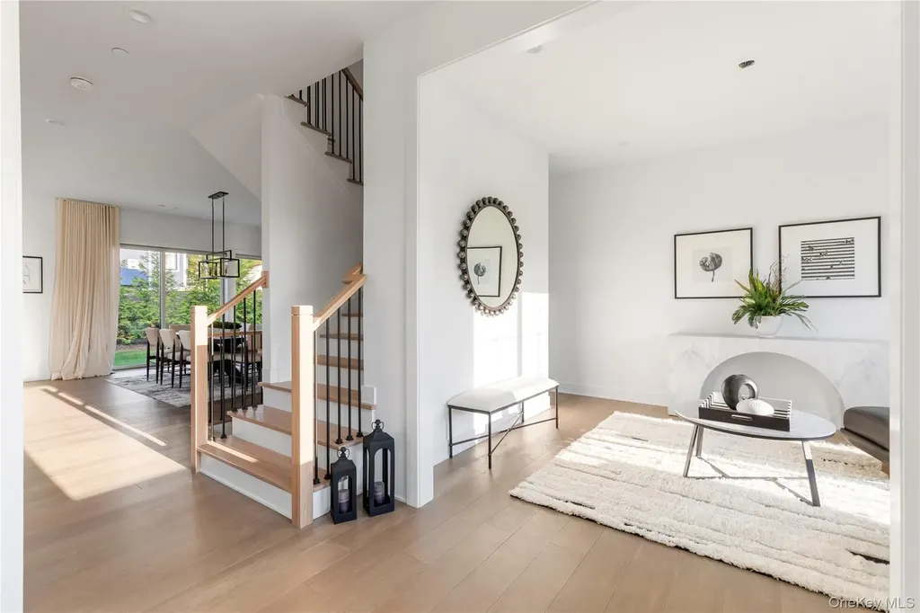 1 Sequoia Circle Manhasset NY 11030