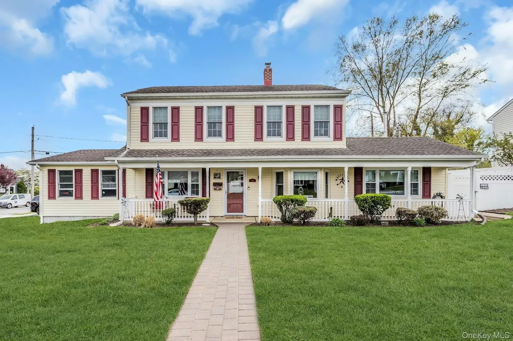 42 Spring Lane Levittown NY 11756