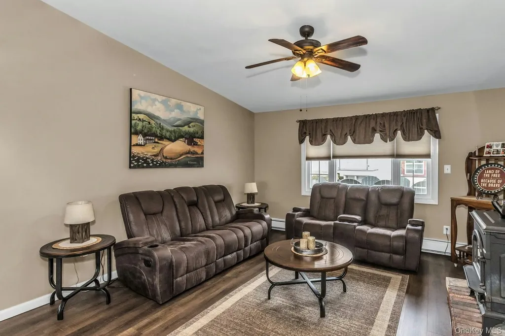 42 Spring Lane Levittown NY 11756
