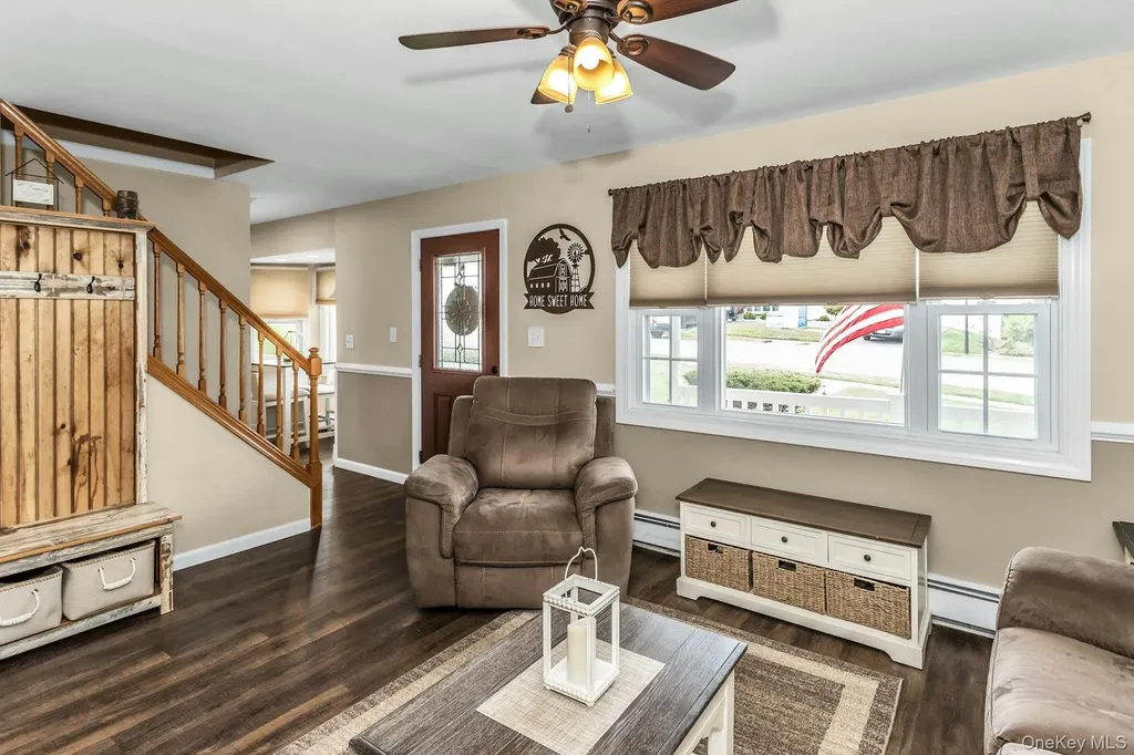 42 Spring Lane Levittown NY 11756