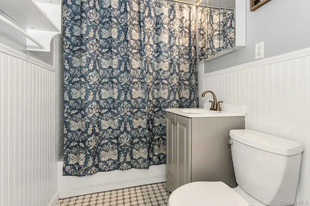 42 Spring Lane Levittown NY 11756