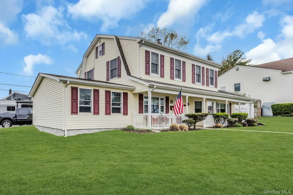 42 Spring Lane Levittown NY 11756