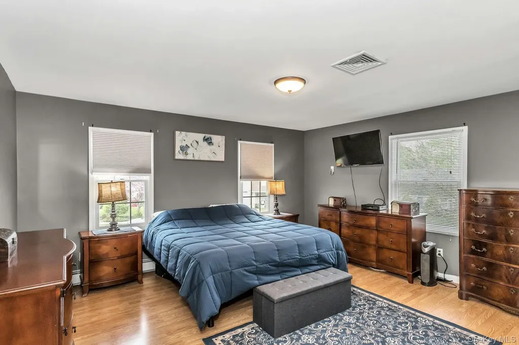 42 Spring Lane Levittown NY 11756
