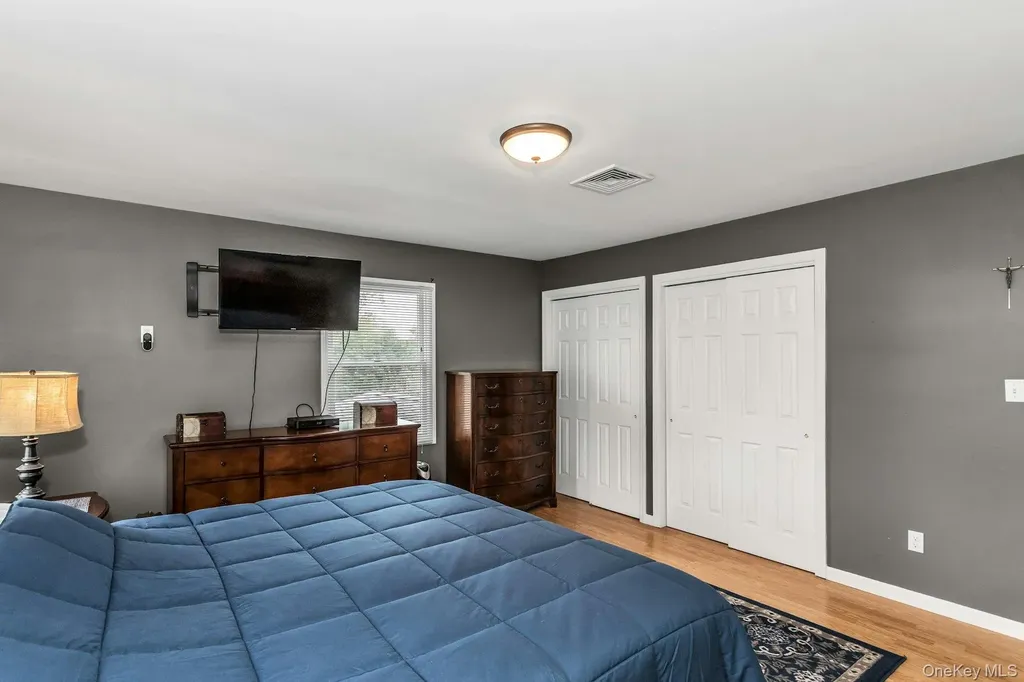 42 Spring Lane Levittown NY 11756