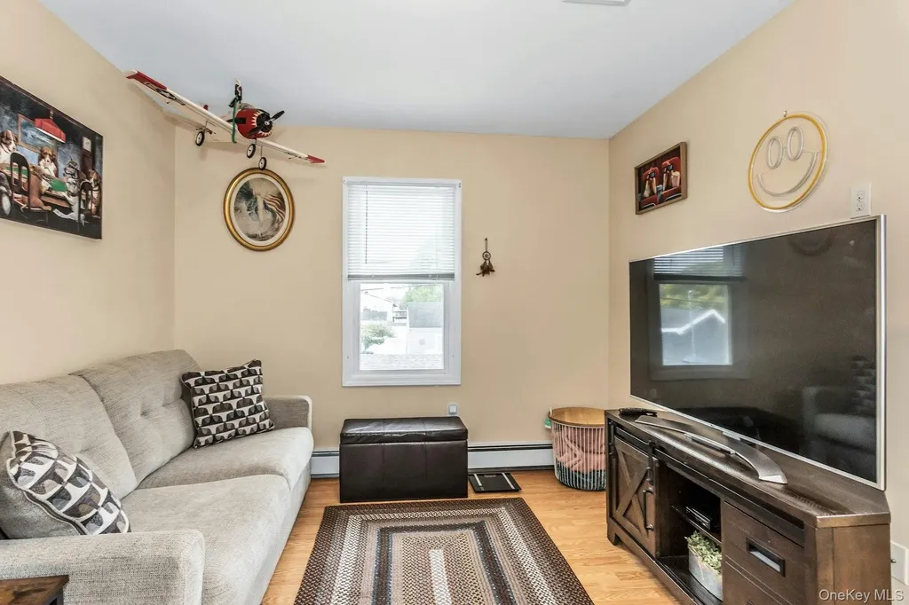 42 Spring Lane Levittown NY 11756