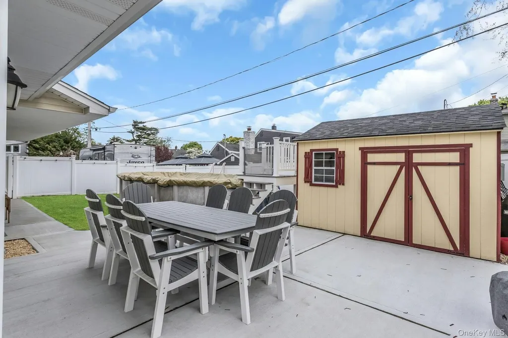 42 Spring Lane Levittown NY 11756