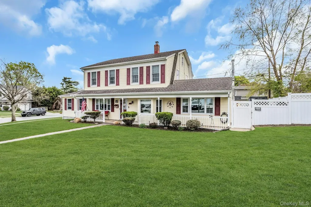 42 Spring Lane Levittown NY 11756