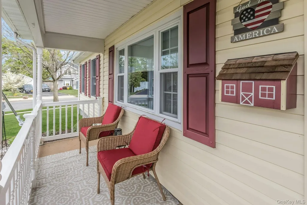 42 Spring Lane Levittown NY 11756